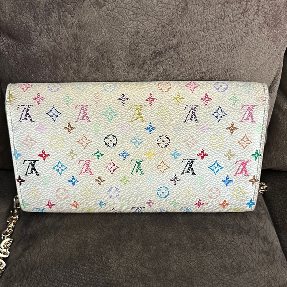 Multicolor Chain Wallet - Picture 3 of 9